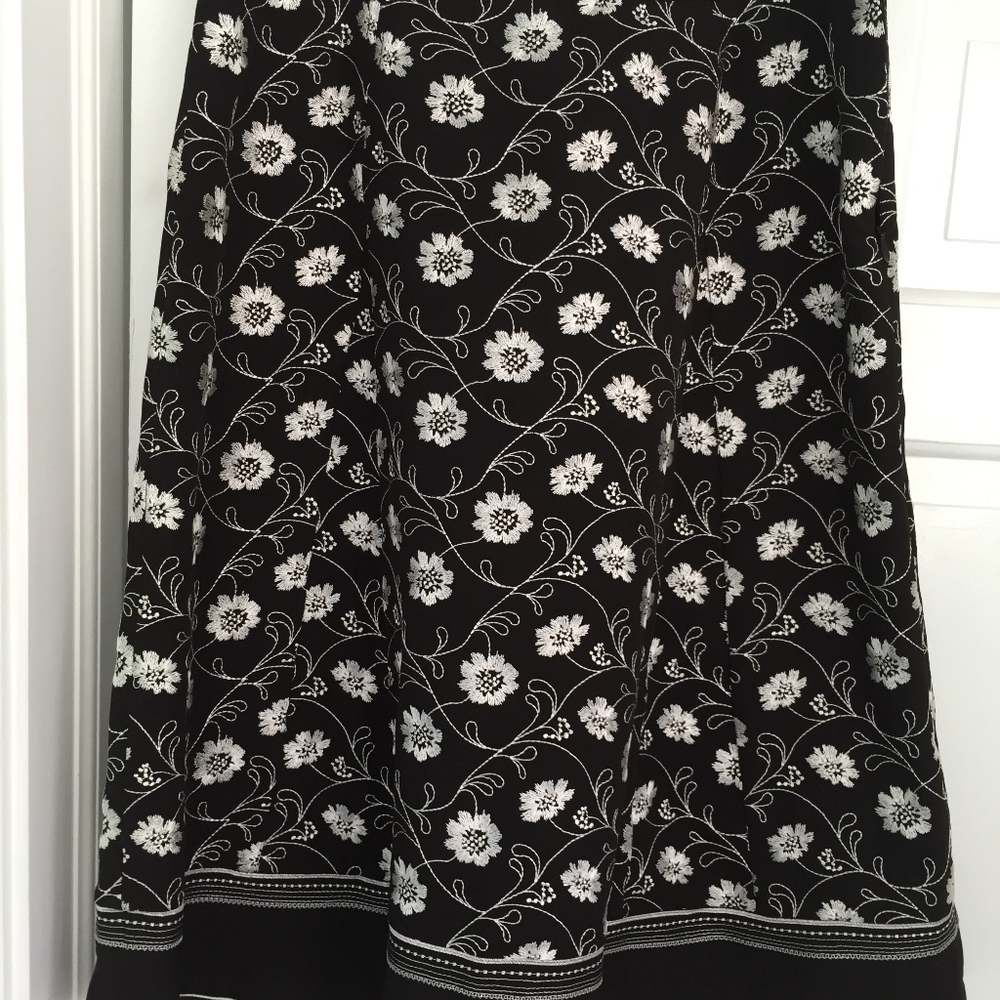 skirt - Picture 2 of 2